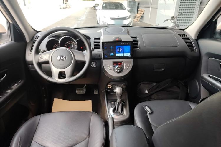 Used Kia Soul 2013 1.6L AT Premium Center Console