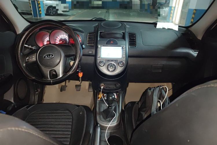 Used Kia Soul 2013 1.6L MT GL Center Console
