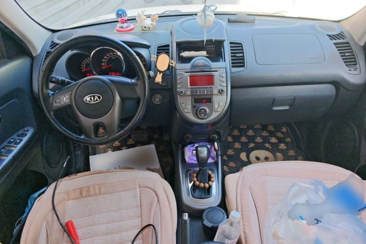 Used Kia Soul 2013 1.6L AT Premium Center Console