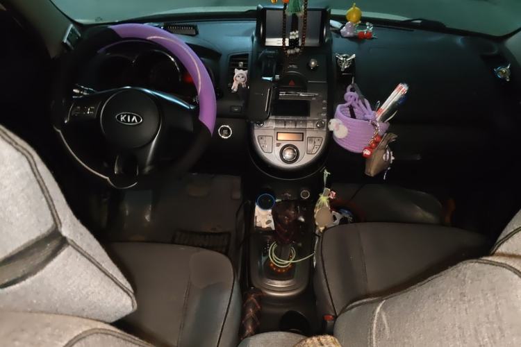 Used Kia Soul 2013 1.6L AT Premium Center Console