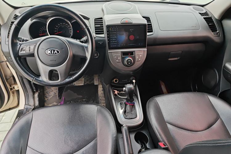 Used Kia Soul 2013 1.6L AT Premium Center Console