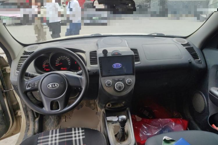 Used Kia Soul 2013 1.6L MT GL Center Console