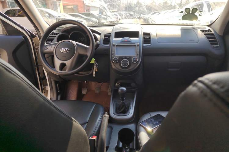 Used Kia Soul 2013 1.6L MT GL Center Console