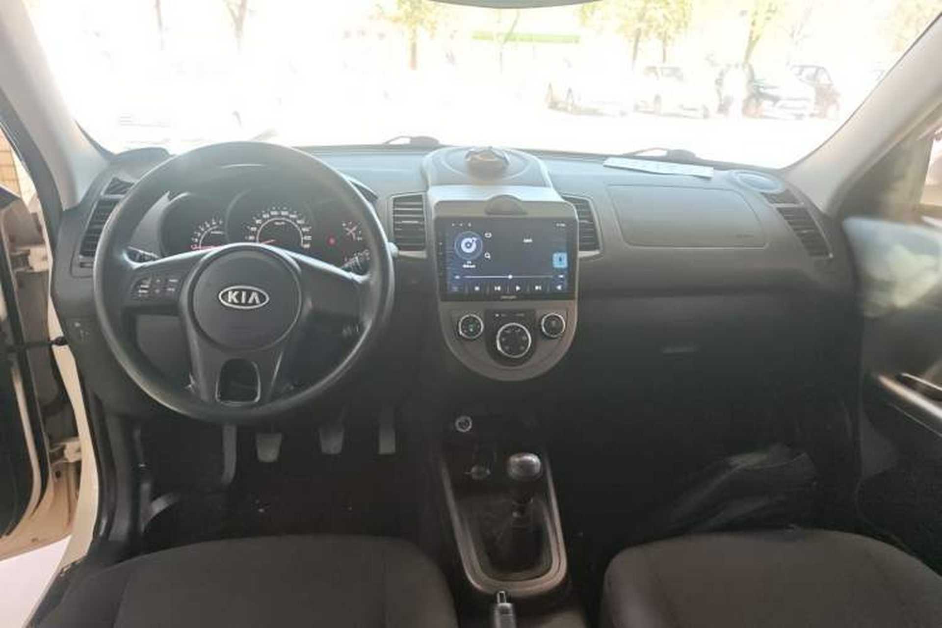 Used Kia Soul 2013 1.6L MT GL Center Console