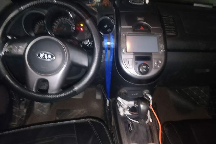 Used Kia Soul 2013 1.6L AT Premium Center Console