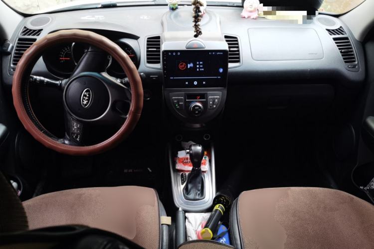 Used Kia Soul 2013 1.6L AT Premium Center Console