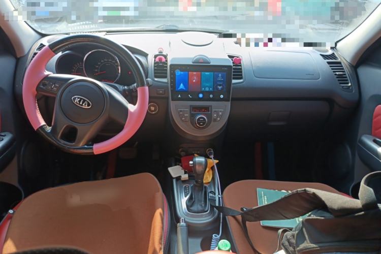 Used Kia Soul 2013 1.6L AT Premium Center Console