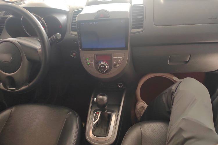 Used Kia Soul 2013 1.6L AT Premium Center Console