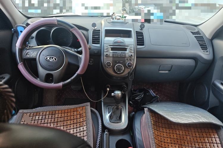 Used Kia Soul 2013 1.6L AT GL Center Console