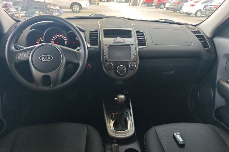 Used Kia Soul 2013 1.6L AT GL Center Console