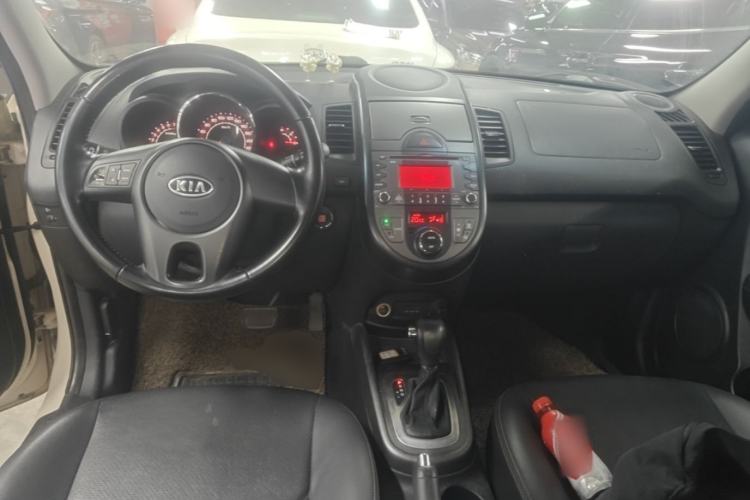 Used Kia Soul 2013 1.6L AT Premium Center Console