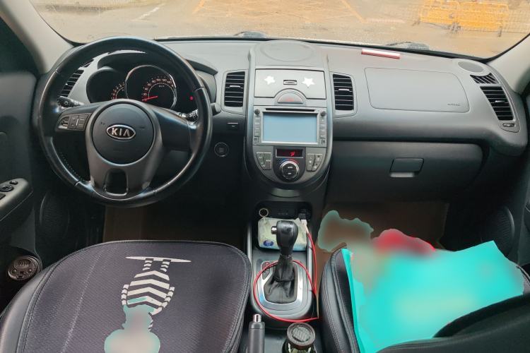 Used Kia Soul 2013 1.6L AT Premium Center Console