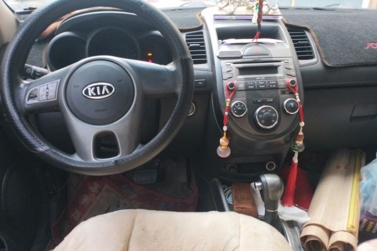 Used Kia Soul 2013 1.6L AT GL Center Console