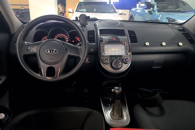 Used Kia Soul 2013 1.6L AT GL Center Console