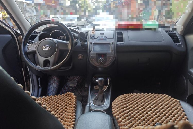 Used Kia Soul 2013 1.6L AT Premium Center Console