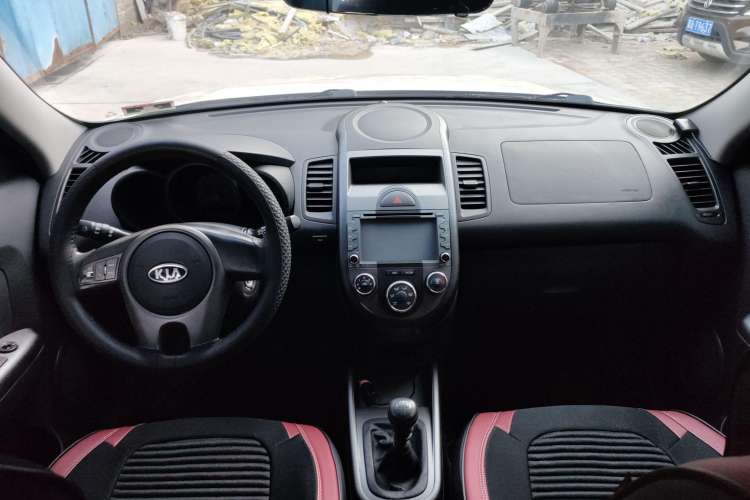 Used Kia Soul 2013 1.6L MT GL Center Console