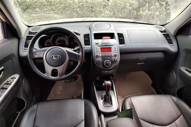 Used Kia Soul 2013 1.6L AT GL Center Console
