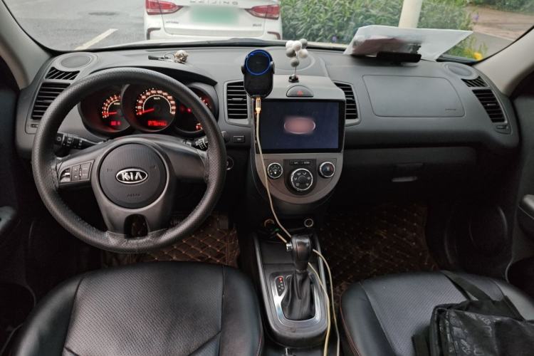 Used Kia Soul 2013 1.6L AT GL Center Console