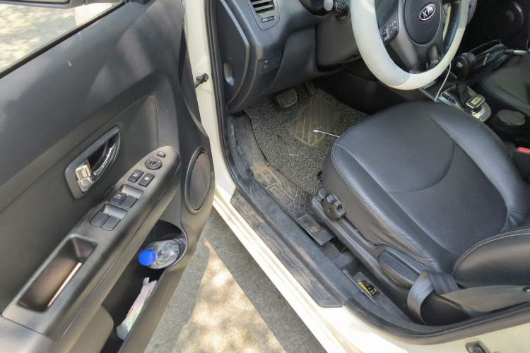 Used Kia Soul 2013 1.6L AT Premium Driver Seat