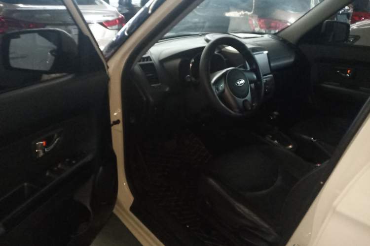 Used Kia Soul 2013 1.6L AT Premium Driver Seat