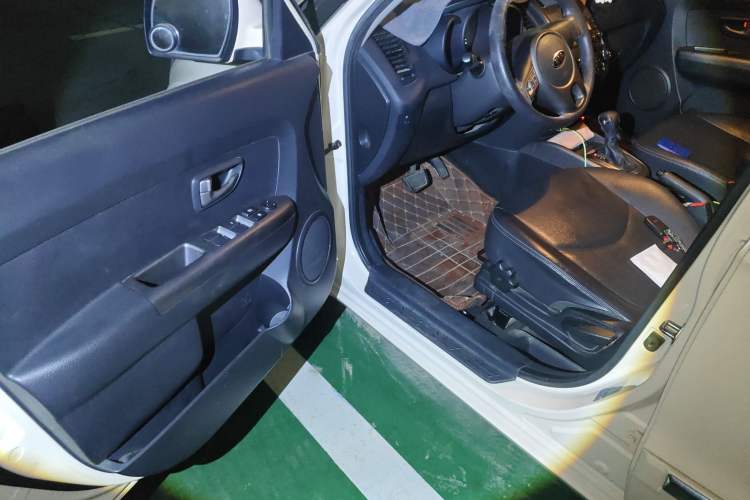 Used Kia Soul 2013 1.6L AT GL Driver Seat
