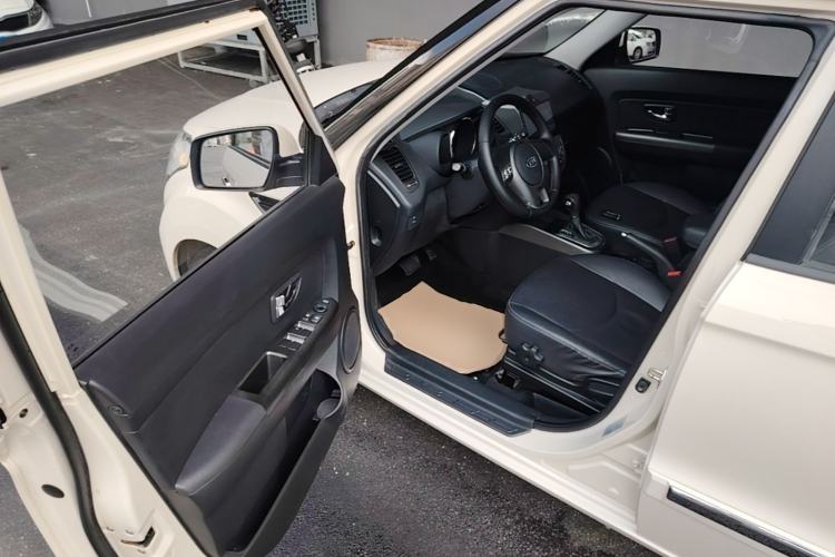 Used Kia Soul 2013 1.6L AT Premium Driver Seat
