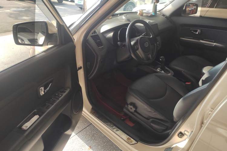 Used Kia Soul 2013 1.6L AT Premium Driver Seat