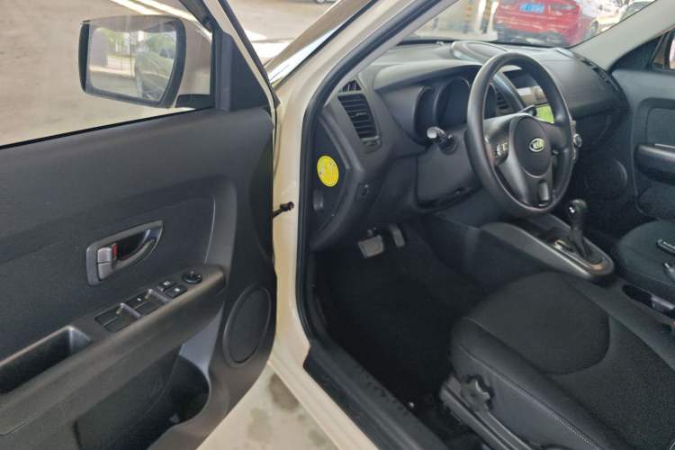 Used Kia Soul 2013 1.6L AT GL Driver Seat