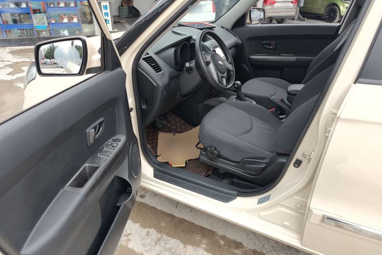 Used Kia Soul 2013 1.6L AT GL Driver Seat