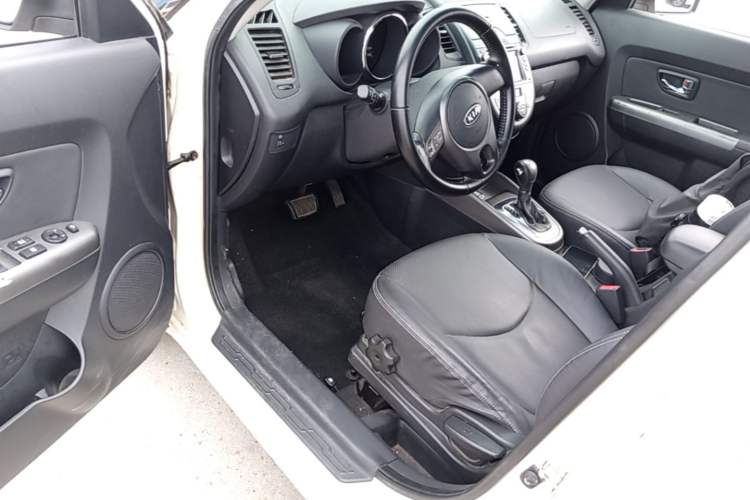 Used Kia Soul 2013 1.6L AT Premium Driver Seat