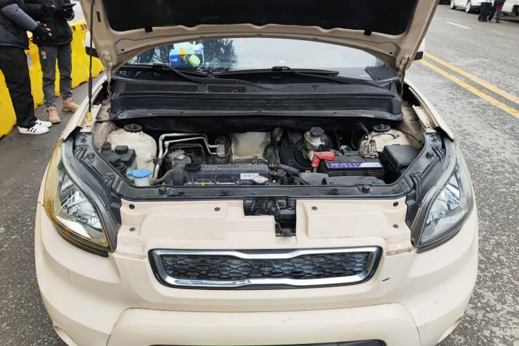 Used Kia Soul 2013 1.6L AT GL Engine Bay