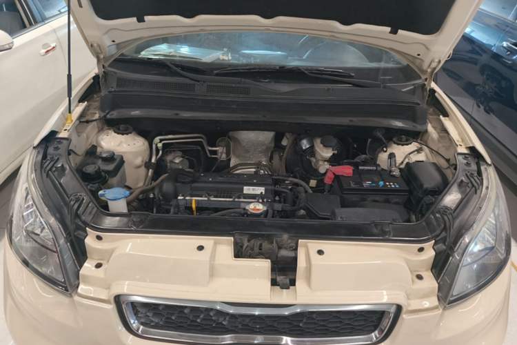 Used Kia Soul 2013 1.6L AT GL Engine Bay