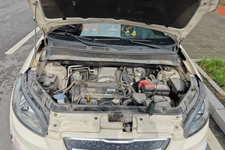 Used Kia Soul 2013 1.6L AT GL Engine Bay