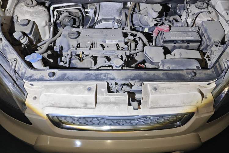 Used Kia Soul 2013 1.6L AT GL Engine Bay