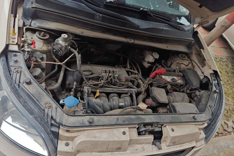 Used Kia Soul 2013 1.6L AT GL Engine Bay