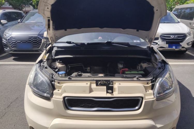 Used Kia Soul 2013 1.6L AT GL Engine Bay