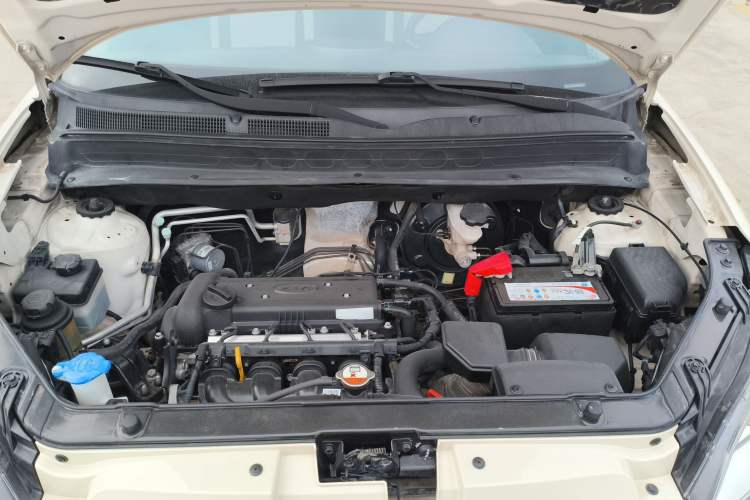 Used Kia Soul 2013 1.6L AT GL Engine Bay