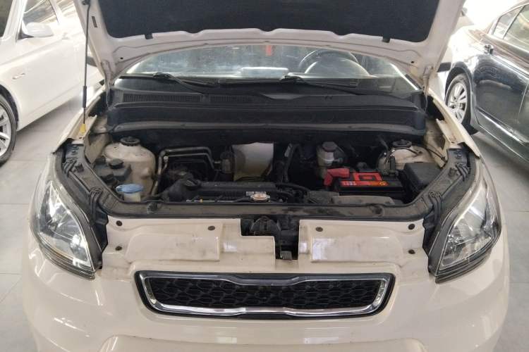 Used Kia Soul 2013 1.6L AT GL Engine Bay