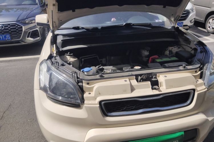 Used Kia Soul 2013 1.6L AT GL Engine Bay Right