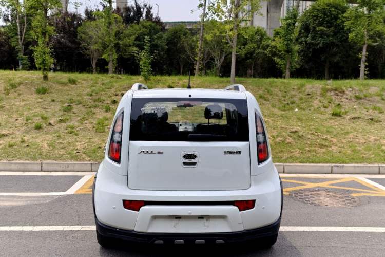 Used Kia Soul 2013 1.6L AT Premium Exterior 4