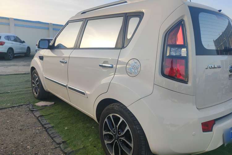 Used Kia Soul 2013 1.6L AT Premium Exterior 5
