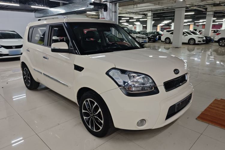 Used Kia Soul 2013 1.6L AT Premium Front Right 45 Deg