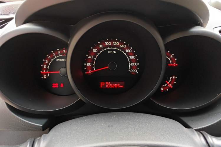 Used Kia Soul 2013 1.6L AT GL Instrument Cluster