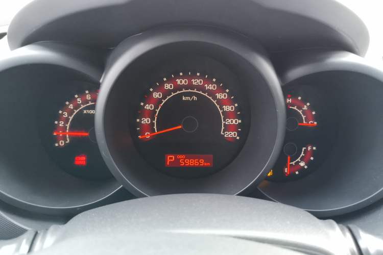 Used Kia Soul 2013 1.6L AT GL Instrument Cluster