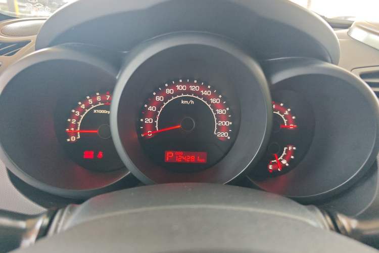 Used Kia Soul 2013 1.6L AT GL Instrument Cluster