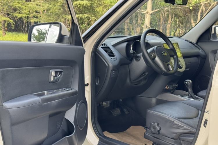 Used Kia Soul 2013 1.6L AT Premium Interior 1