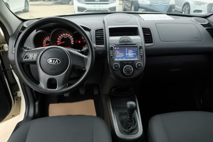 Used Kia Soul 2013 1.6L MT GL Interior 1