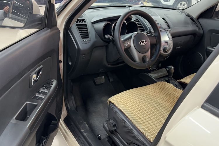 Used Kia Soul 2013 1.6L AT Premium Interior 2