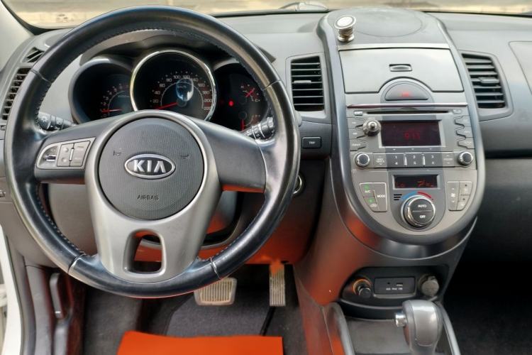 Used Kia Soul 2013 1.6L AT Premium Interior 2