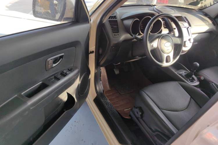 Used Kia Soul 2013 1.6L MT GL Interior 3